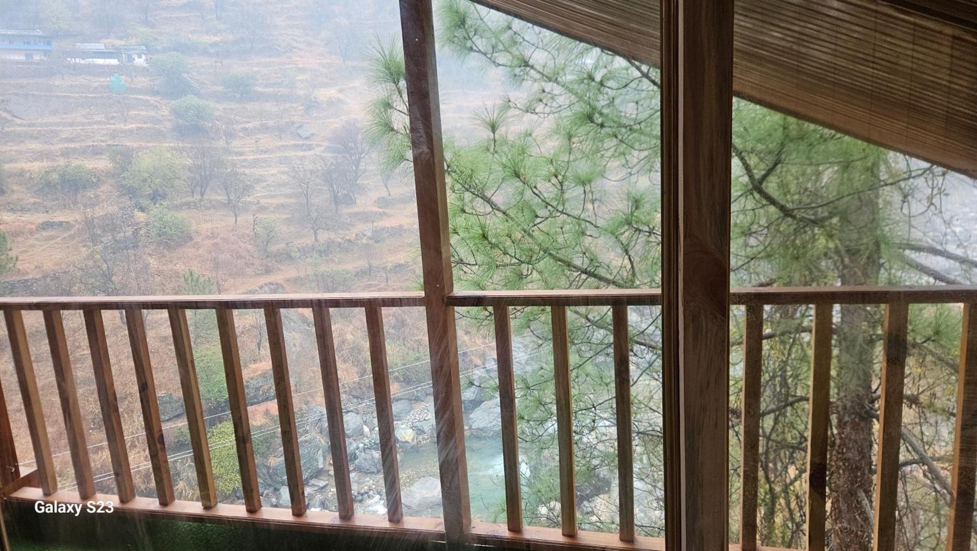 The Fiza Retreat Tirthan Banjar ภายนอก รูปภาพ