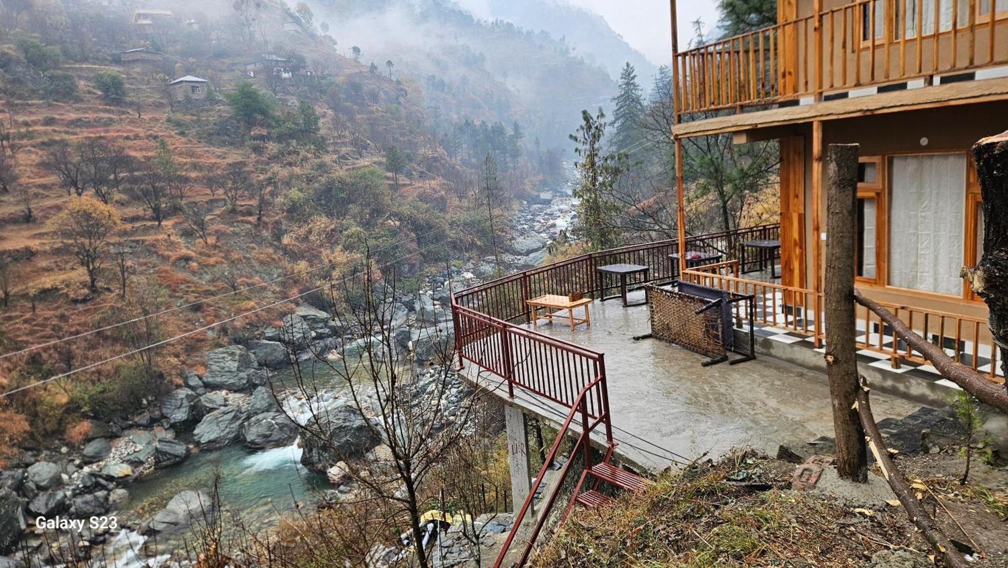The Fiza Retreat Tirthan Banjar ภายนอก รูปภาพ