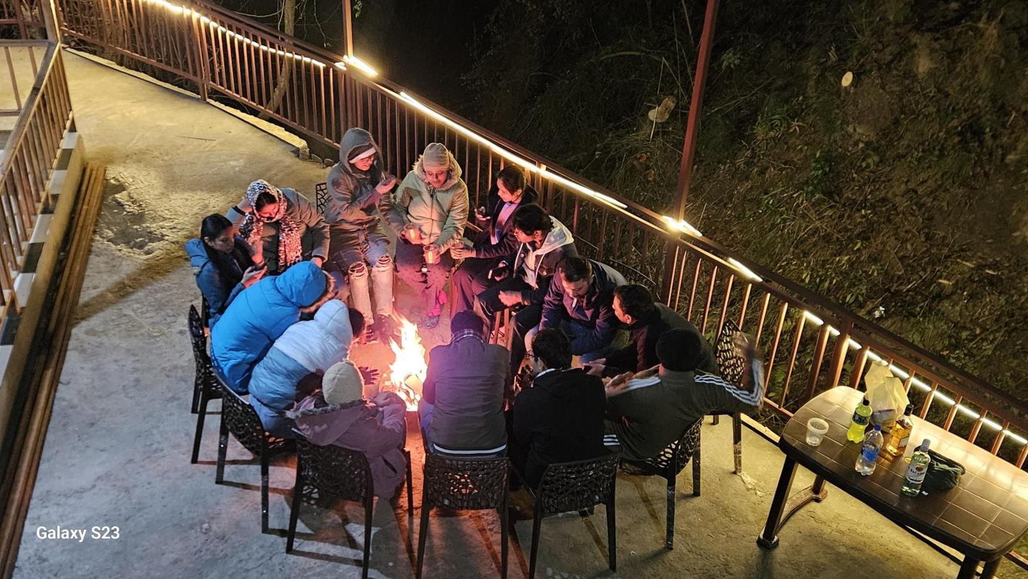 The Fiza Retreat Tirthan Banjar ภายนอก รูปภาพ