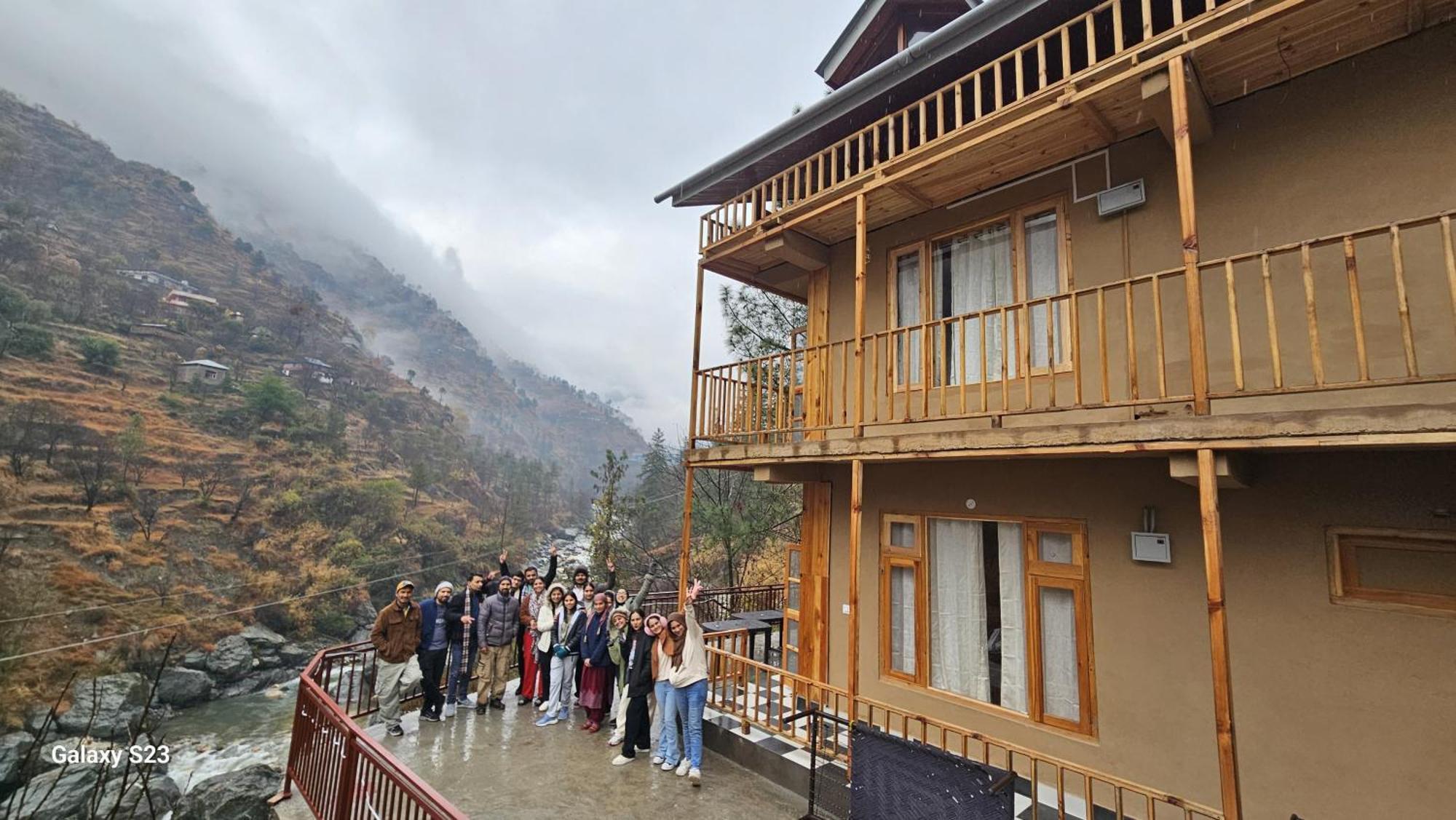 The Fiza Retreat Tirthan Banjar ภายนอก รูปภาพ