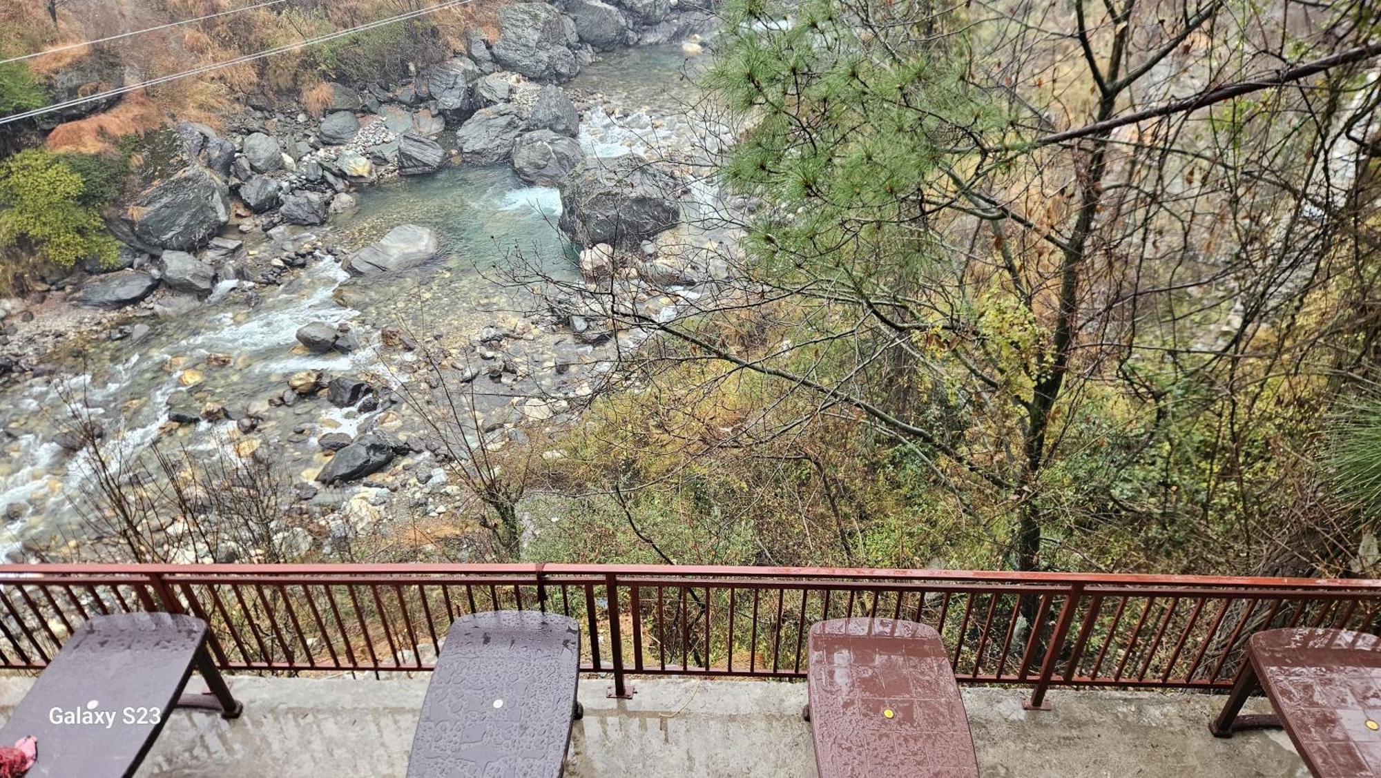 The Fiza Retreat Tirthan Banjar ภายนอก รูปภาพ