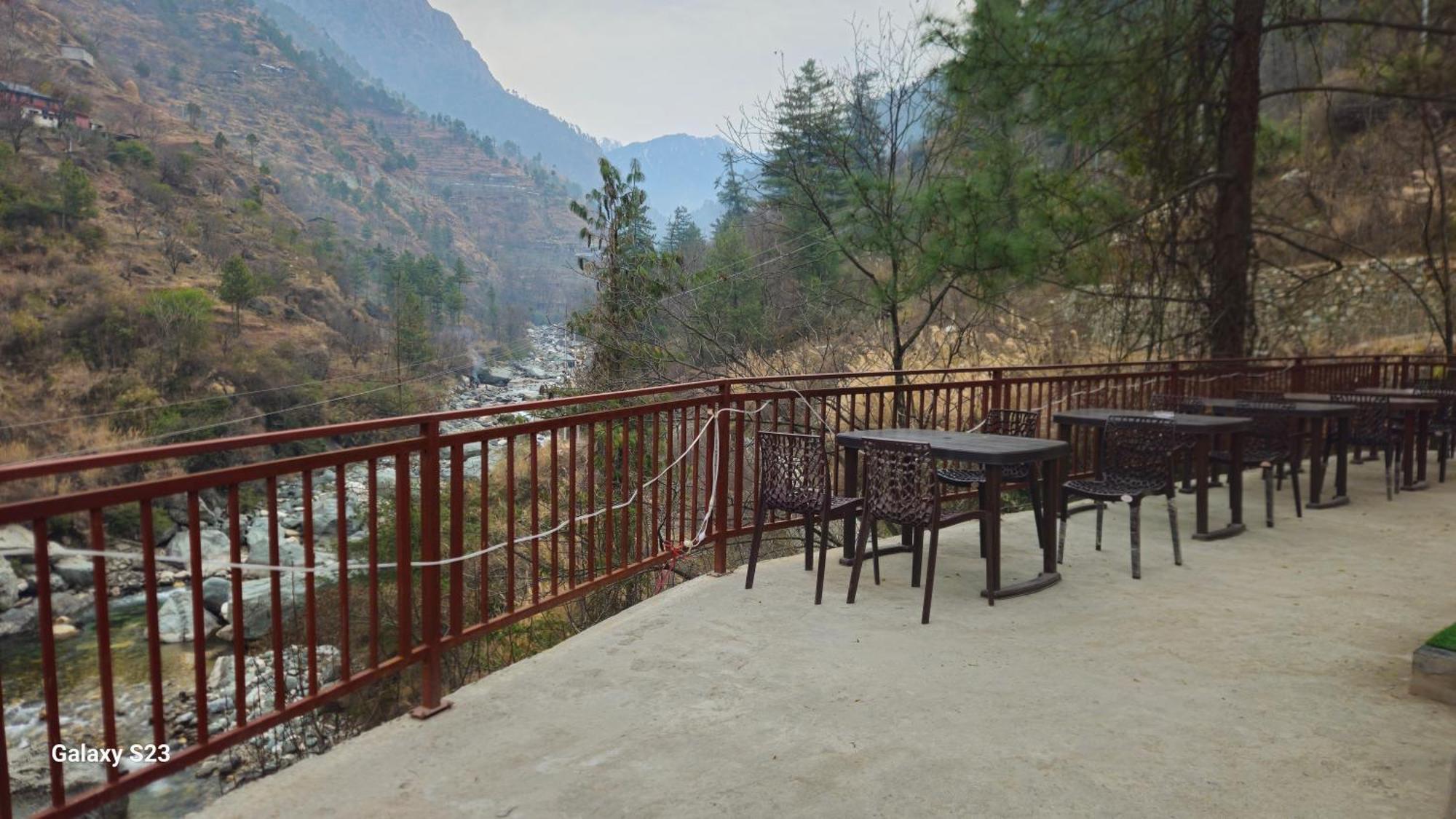 The Fiza Retreat Tirthan Banjar ภายนอก รูปภาพ