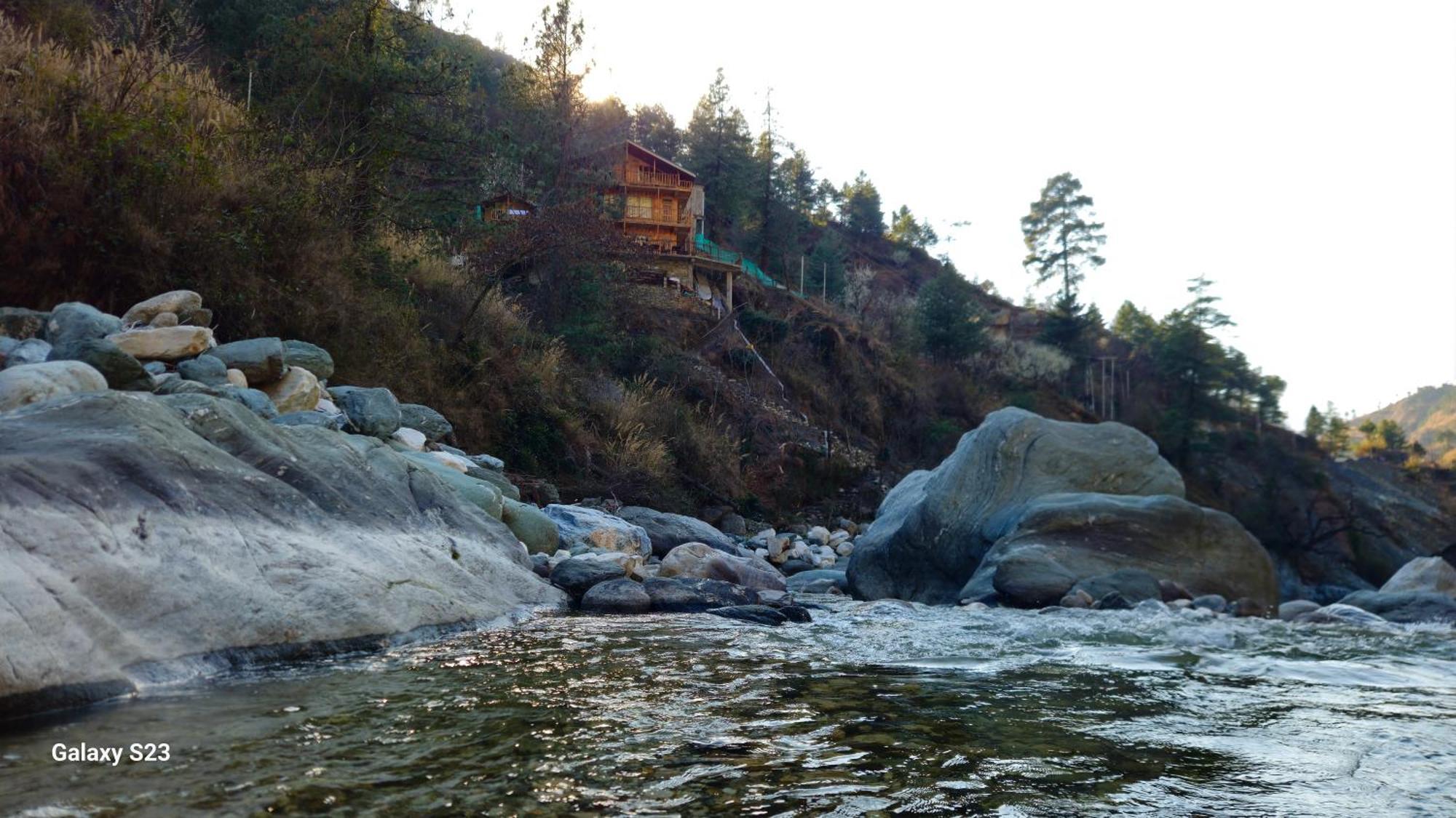 The Fiza Retreat Tirthan Banjar ภายนอก รูปภาพ